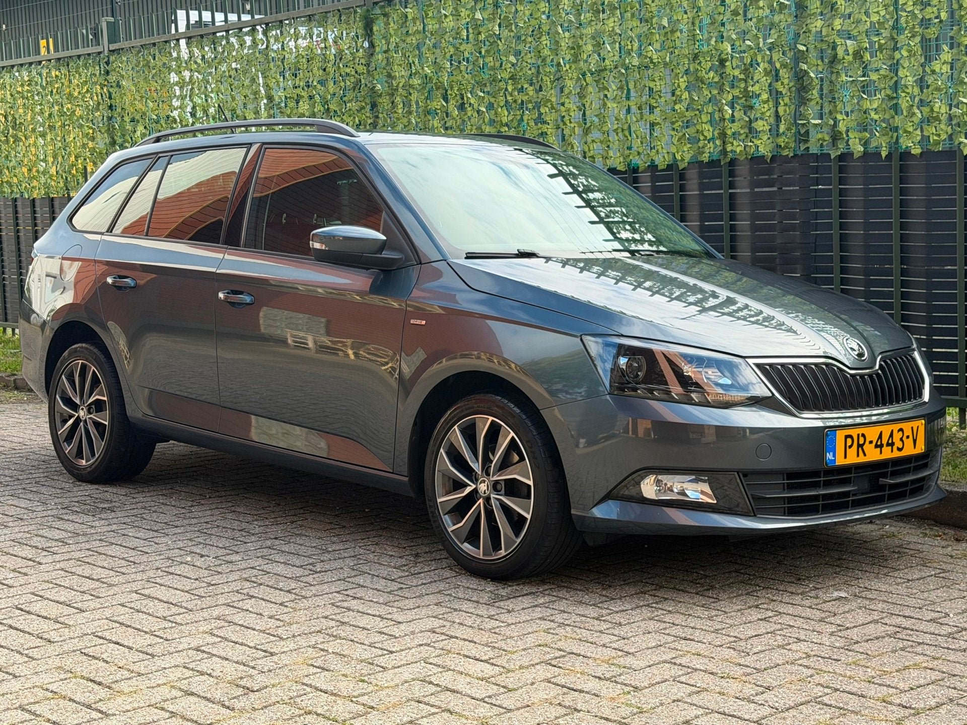 Foto 6 van Skoda Fabia Combi 1.0 TSI Drive grijs 2017 CRUISE|NAVI|NAP