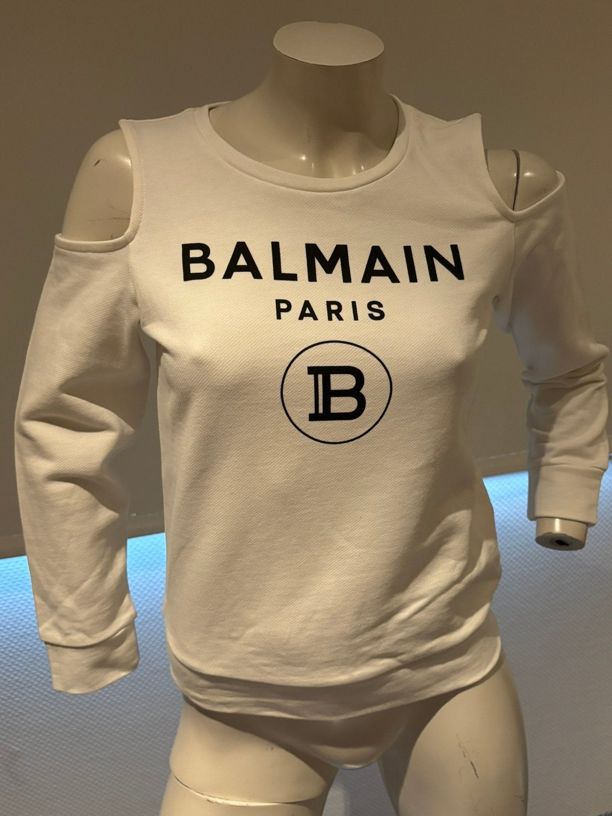 Balmain sweater met open schouders 10 jaar nieuw, Ophalen of Verzenden, Zo goed als nieuw, Meisje, Trui of Vest