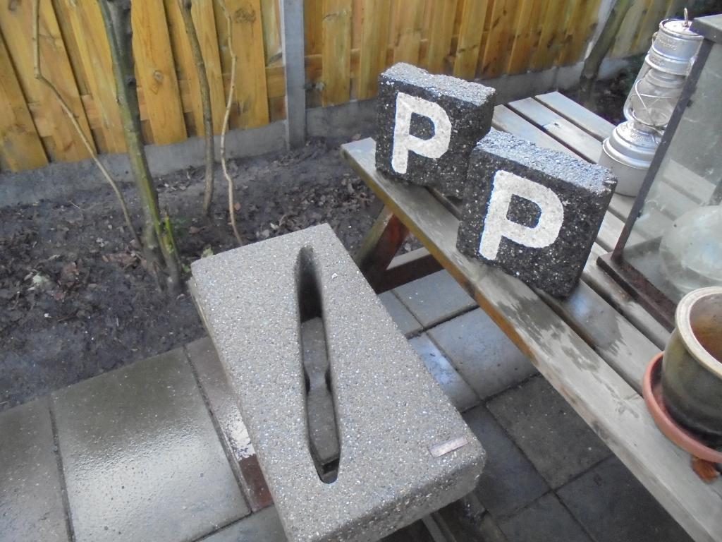 Betonnenfietsstadaard/stalling, Tuin en Terras, Tuinbeelden, Ophalen of Verzenden, Gebruikt, Beton, Overige typen