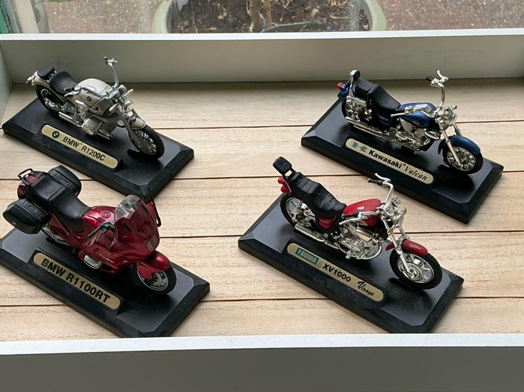 4 motorfiets modellen, Ophalen of Verzenden, Zo goed als nieuw, Motor