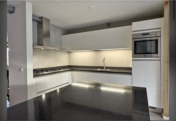 Bruynzeel hoogglans witte keuken met eiland, Ophalen, Wit, Hoekkeuken, Graniet of Steen