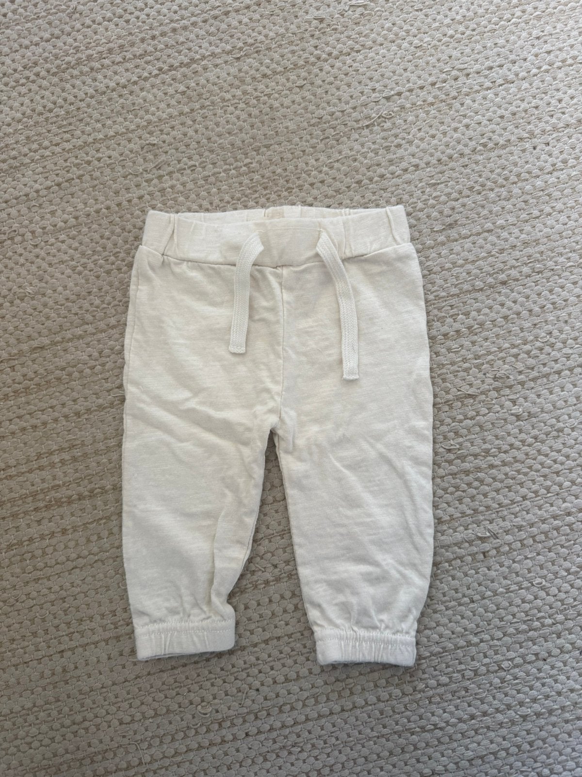 Zeeman babykleding beige creme broekje Maat 62, Kinderen en Baby's, Ophalen of Verzenden, Zo goed als nieuw, Jongetje of Meisje