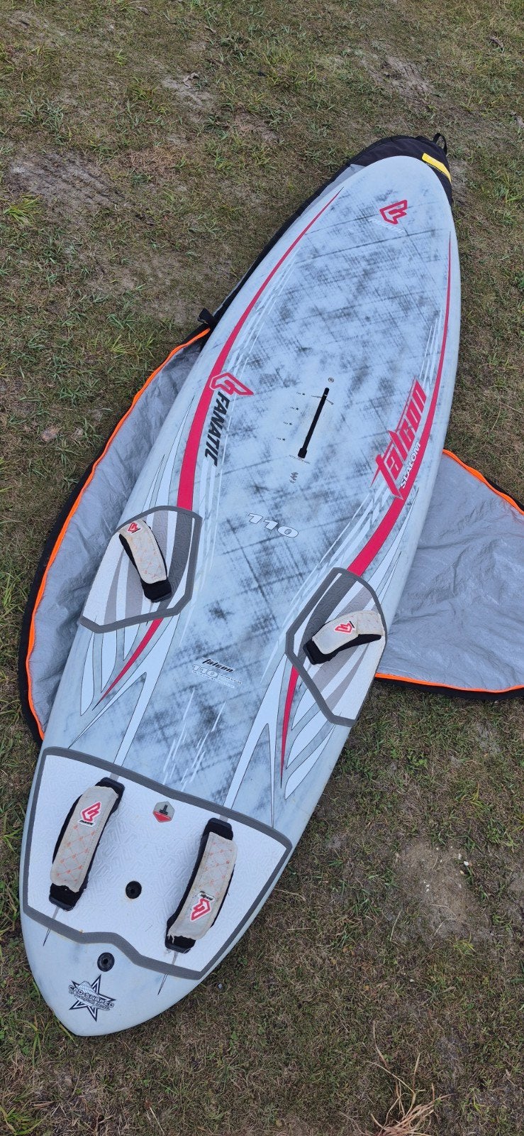 Fanatic Falcon Slalom 110L Windsurfplank met boardbag, Watersport en Boten, Windsurfen, Ophalen of Verzenden, Gebruikt, Plank