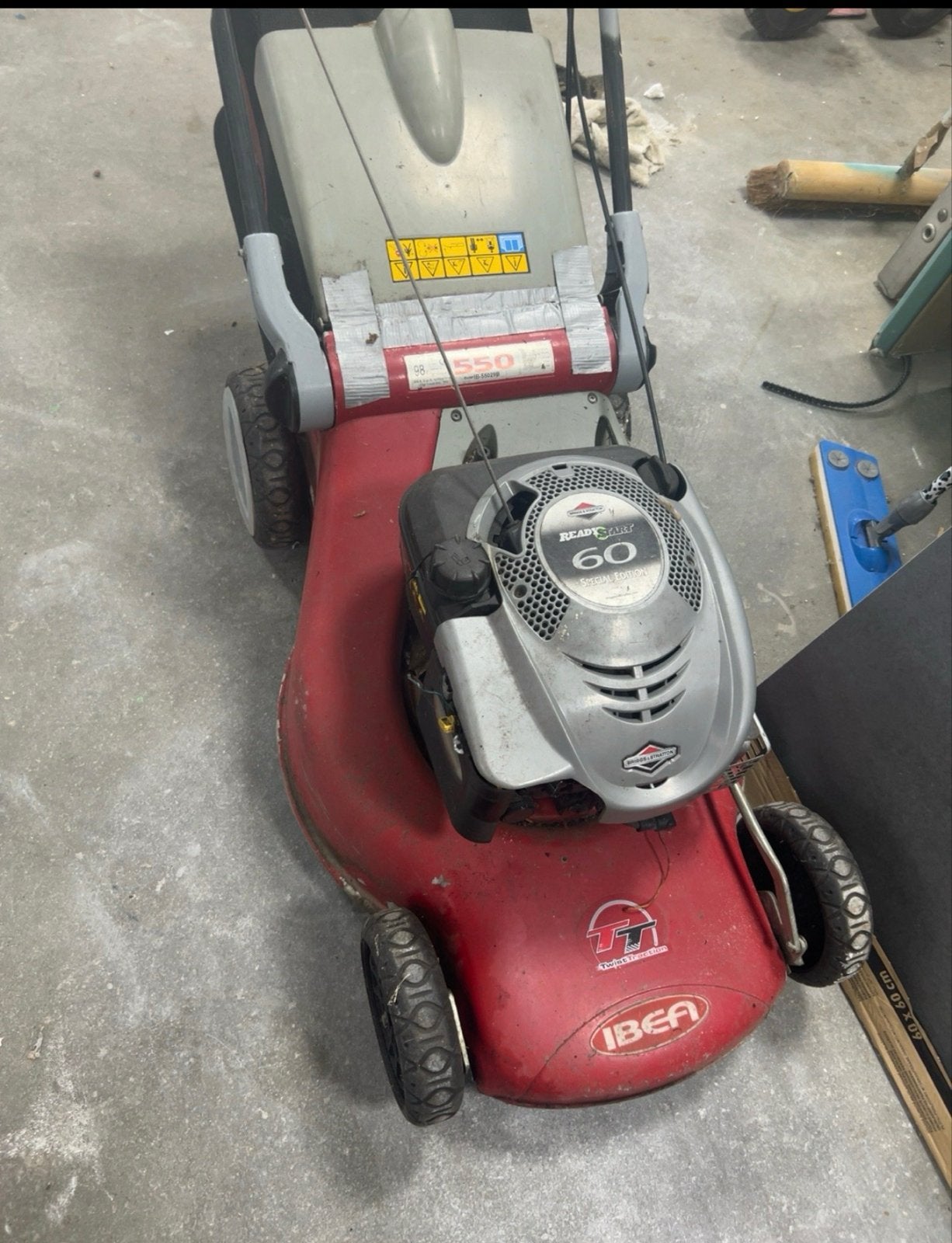 IBEA 550 Benzine Grasmaaier met Briggs & Stratton Motor, Cirkelmaaier, Gebruikt, Ophalen of Verzenden, Benzine-grasmaaier