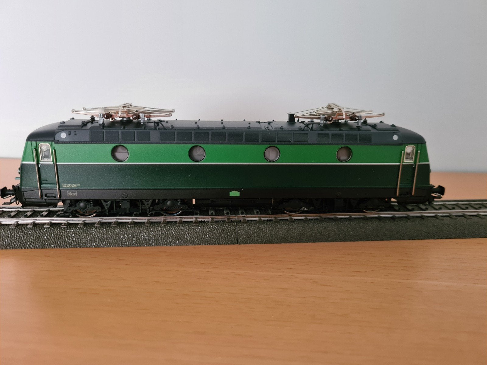 Märklin 37231 NMBS SNCB reeks 122 digitaal in verpakking, Wisselstroom, Locomotief, Ophalen of Verzenden, Zo goed als nieuw