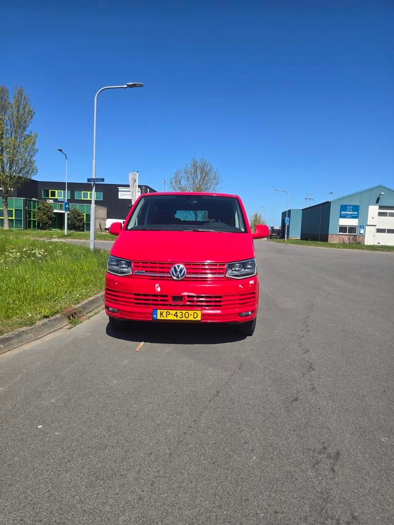 Volkswagen Transporter 2.0 TDI 150KW Kombi DSG 2017 Rood, Auto's, Volkswagen, 8 stoelen, 255 €/maand, 2500 kg, Diesel