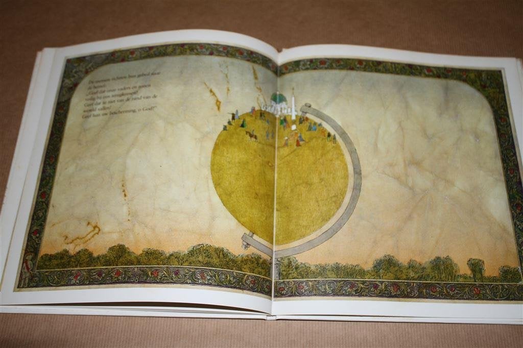 En toch draait ze. Prentenboek., Ophalen of Verzenden, Gelezen