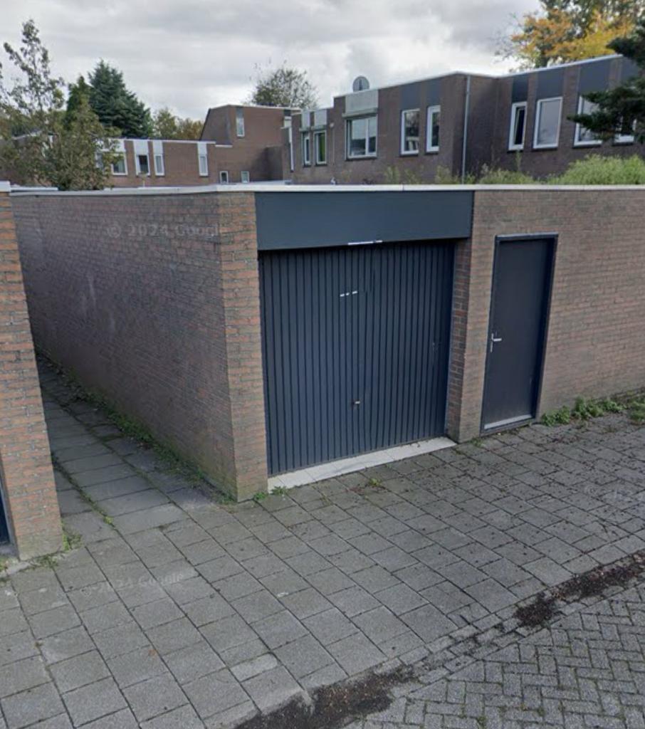 Grote garagebox te huur in Achtse barrier Eindhoven.