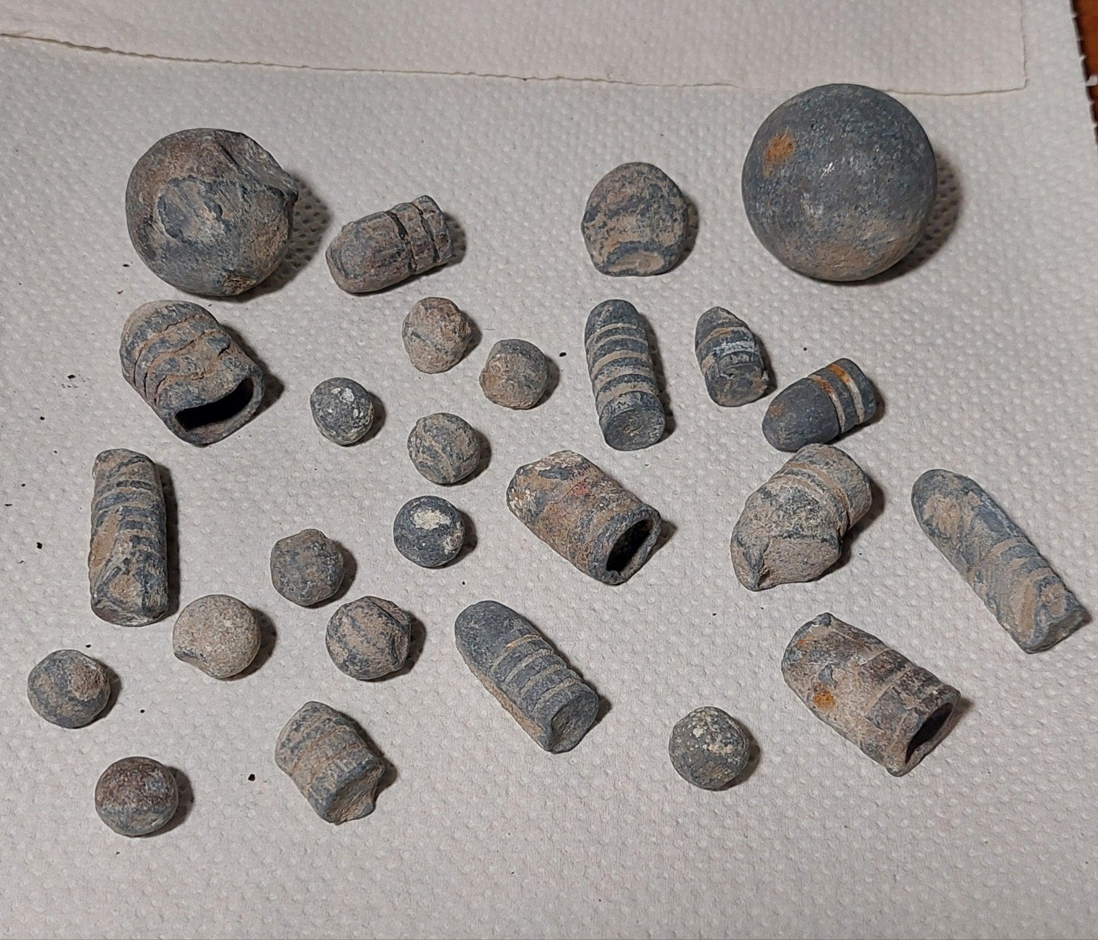 Loden kogels uit de Maas voor de citadel van Dinant Belgie, Ophalen of Verzenden, Gebruikt