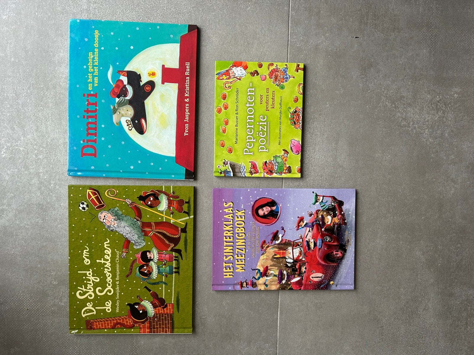 4 Sinterklaas boeken in nette staat te koop, Ophalen of Verzenden