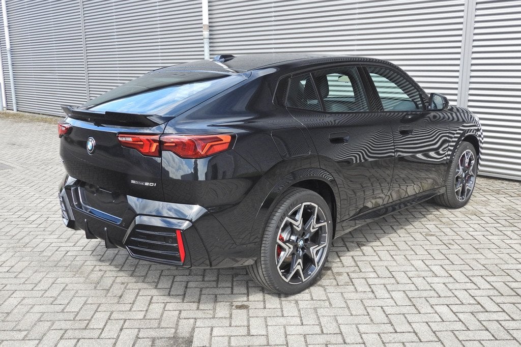 BMW X2 sDrive20i M Sport Automaat / Panoramadak / Trekhaak /, Auto's, BMW, X2, Zwart, 156 pk, Zwart