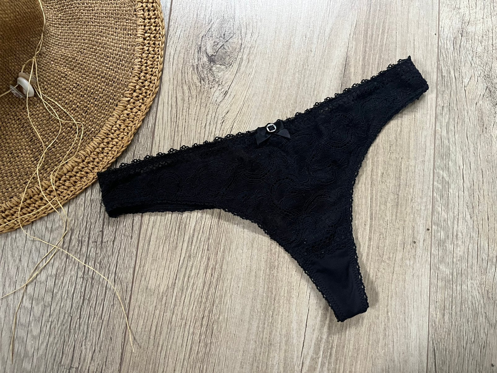 Zwarte kanten string Hunkemöller maat M, Ophalen of Verzenden, Zwart, String