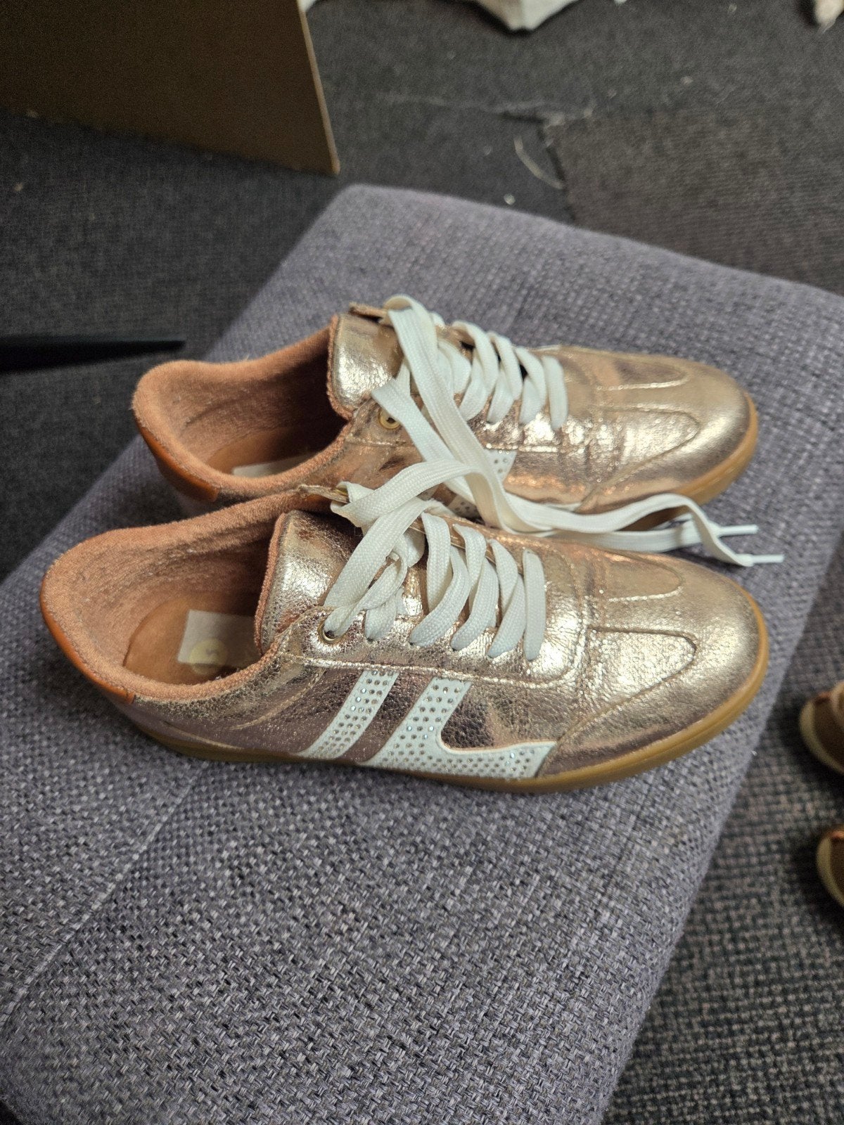 goudkleurige  La Strada sneakers 39, Kleding | Dames, Schoenen, Ophalen, Sneakers of Gympen, La Strada, Zo goed als nieuw