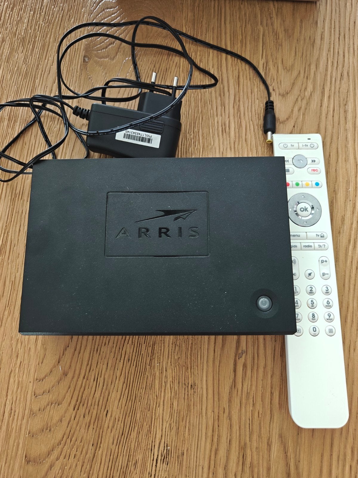 Arris TV-ontvanger met afstandsbediening en adapter, Ophalen of Verzenden, Gebruikt