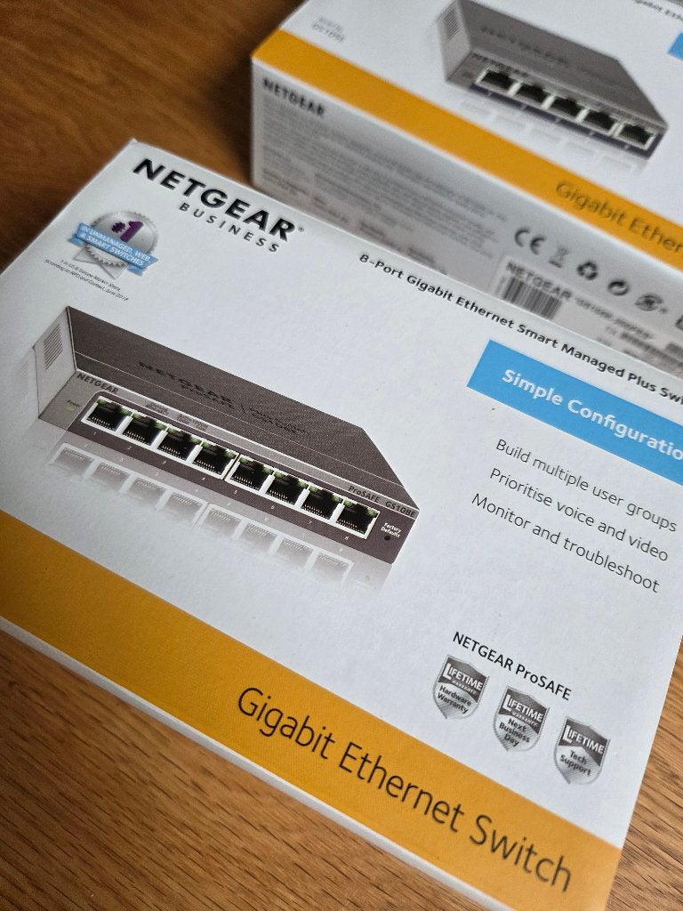 Netgear GS108E en GS105E 8p en 5p Switches, Ophalen of Verzenden, Zo goed als nieuw