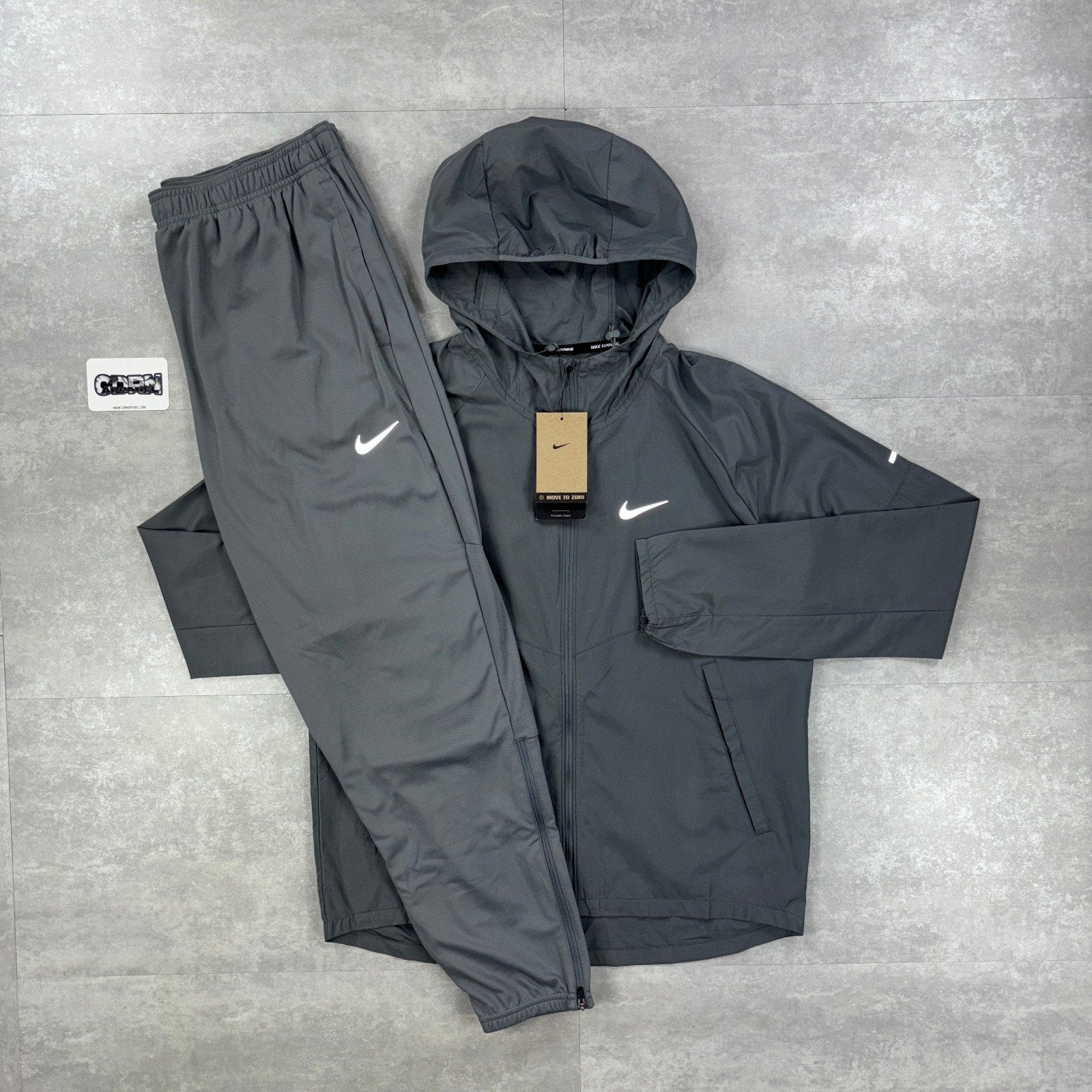 Nieuw Nike Trainingspak - Grijs, Kleding | Heren, Sportkleding, Nike, Nieuw, Overige maten, Ophalen of Verzenden