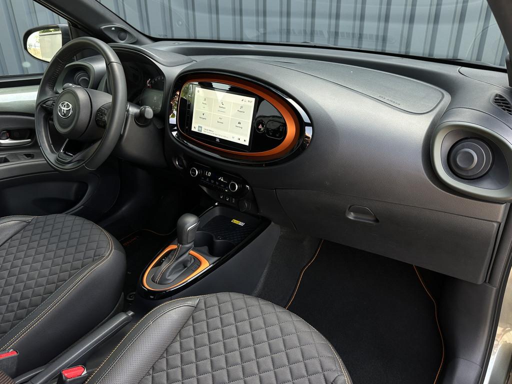 Toyota Aygo X 1.0 VVT-i S-CVT Limited Camera, Keyless, ACC, Gebruikt, Zwart, 4 stoelen, Leder en Stof