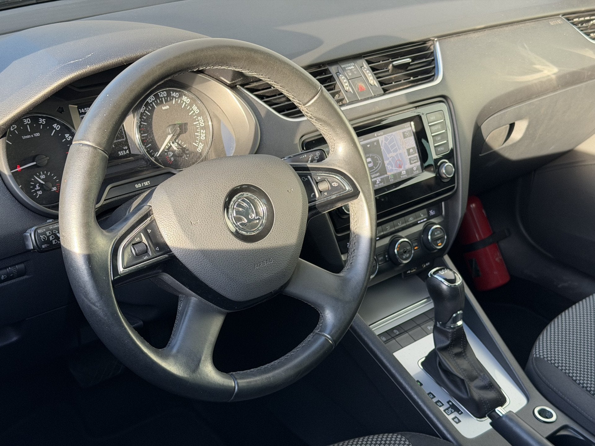 Skoda Octavia Combi 1.6 TDI Ambition | Automaat | Trekhaak, Auto's, Euro 5, Stof, Gebruikt, Zwart
