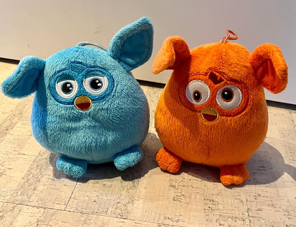 Set van twee Furby pluche knuffels, een blauwe en een oranje, Kinderen en Baby's, Speelgoed | Knuffels en Pluche, Overige merken