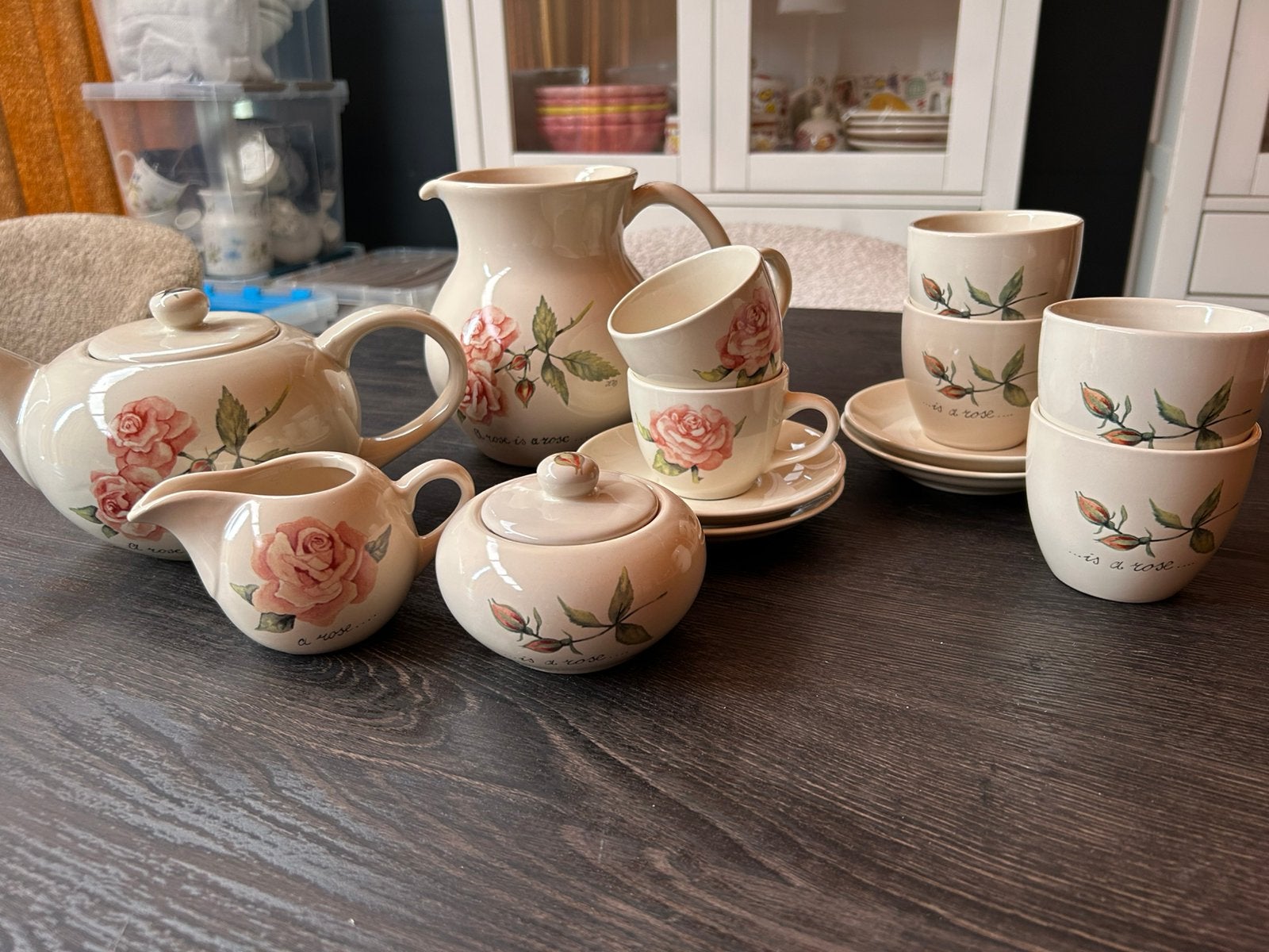 Servies JET ‘a rose is a rose’, Ophalen of Verzenden, Nieuw, Aardewerk, Overige stijlen
