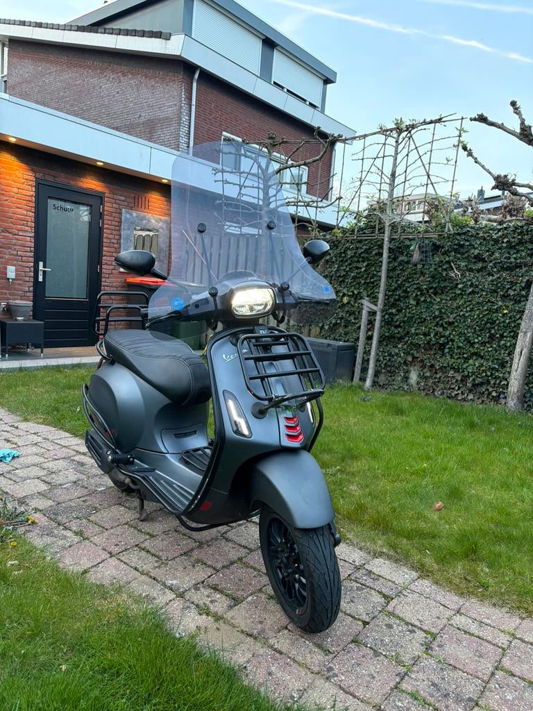 Vespa sprint 2021, Fietsen en Brommers, Scooters | Vespa, Ophalen, Gebruikt, Overige modellen, Benzine