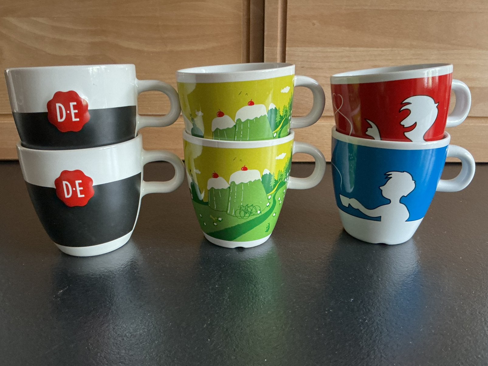 6 grote Douwe Egberts mokken, Huis en Inrichting, Ophalen of Verzenden, Zo goed als nieuw, Overige stijlen, Kop(pen) en/of Schotel(s)