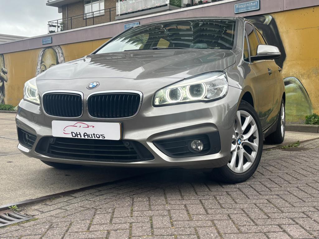 BMW Active Tourer 218i | Panoramadak | Leer | Trekhaak | APK, 1345 kg, 136 pk, Bedrijf, 3 cilinders