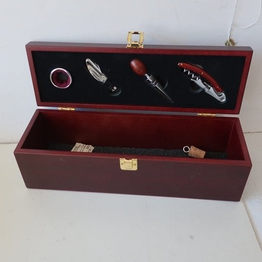 Wijnkist hout met opener & schenktuit 36,5 x 11,5 x 11 cm, Huis en Inrichting, Woonaccessoires | Kisten, Minder dan 50 cm, Minder dan 50 cm