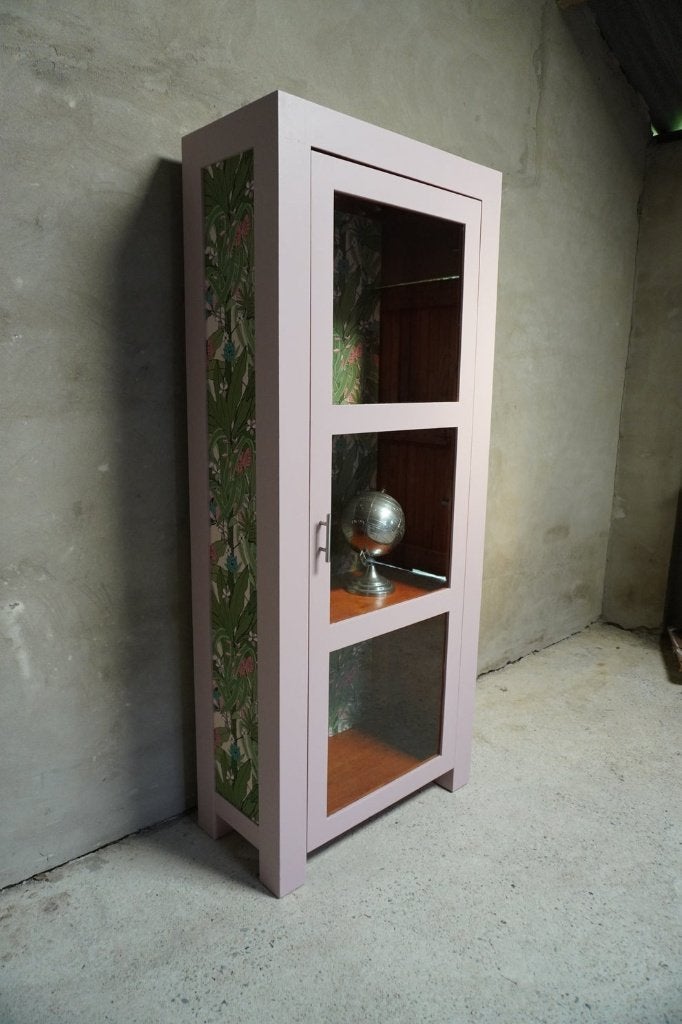 Super leuke roze vitrinekast, Ophalen, Met deur(en), 50 tot 100 cm, Zo goed als nieuw