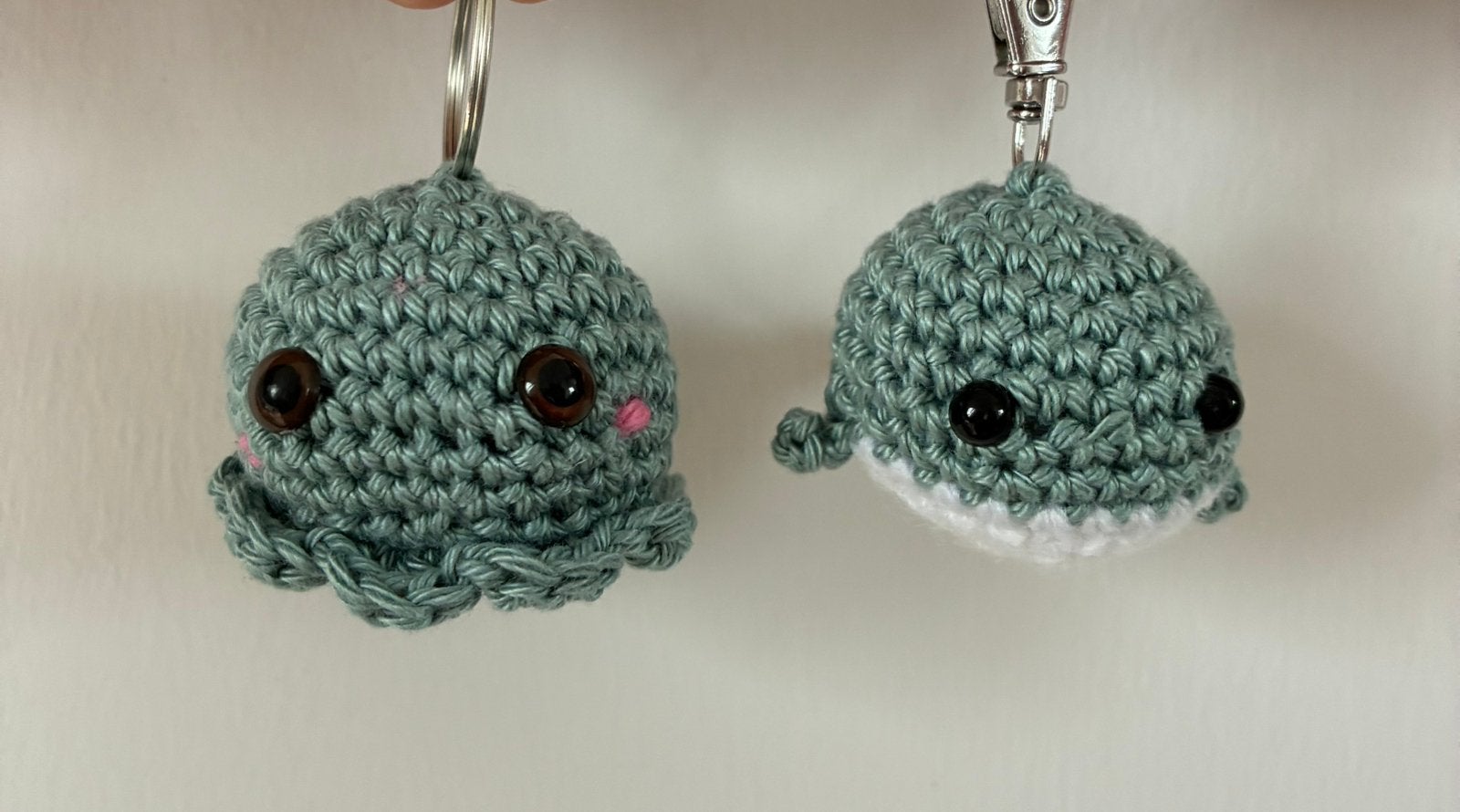 Twee gehaakte sleutelhangers - octopus en walvisje, Ophalen of Verzenden, Nieuw, Dier of Natuur
