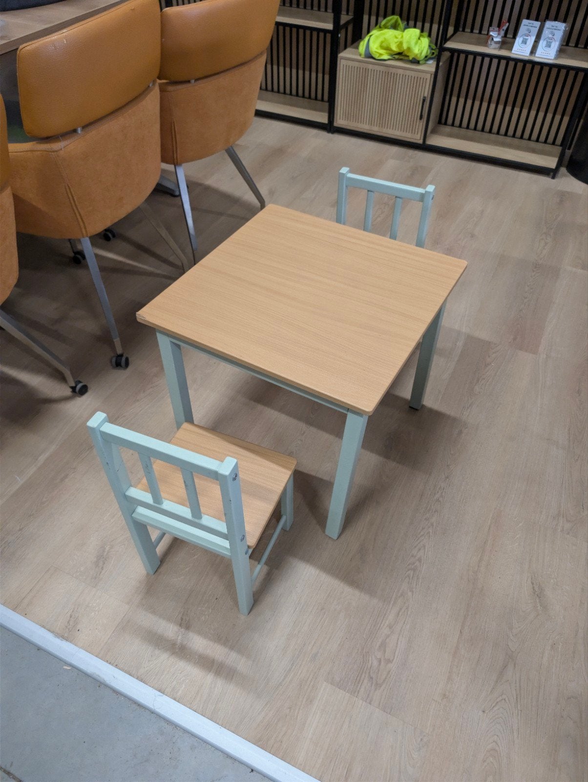 Kinder tafel met twee stoeltjes, Ophalen, Gebruikt, Tafel(s) en Stoel(en)