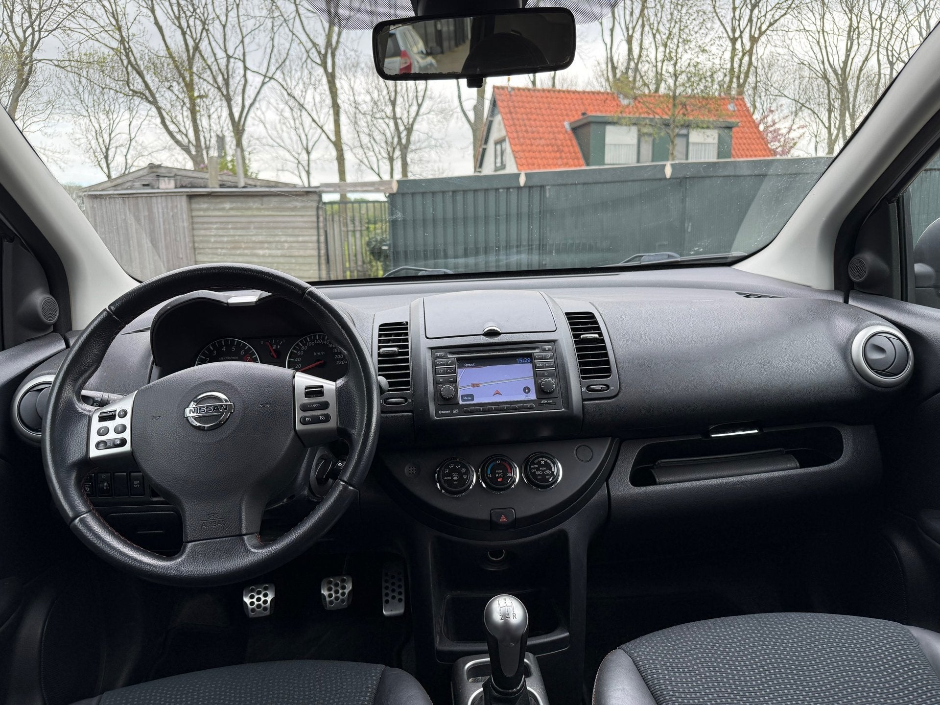 Nissan Note 1.6 Tekna Navigatie/Nieuwe Apk/Parkeersensoren, Auto's, Voorwielaandrijving, 15 km/l, Gebruikt, 4 cilinders