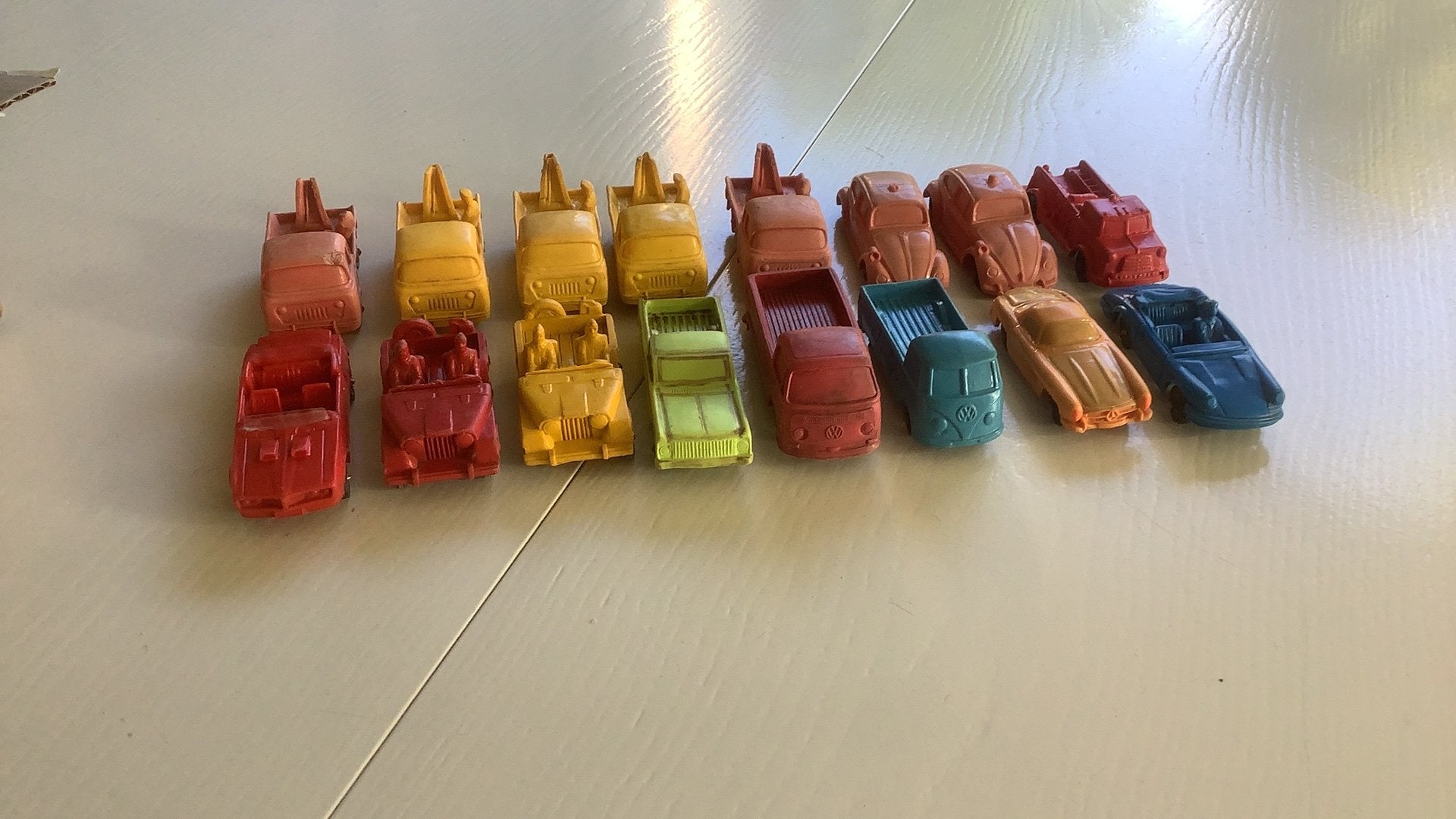 Zestien vinyl plastic Tomte auto’s. Gebruikte staat., Ophalen of Verzenden, Gebruikt, Auto