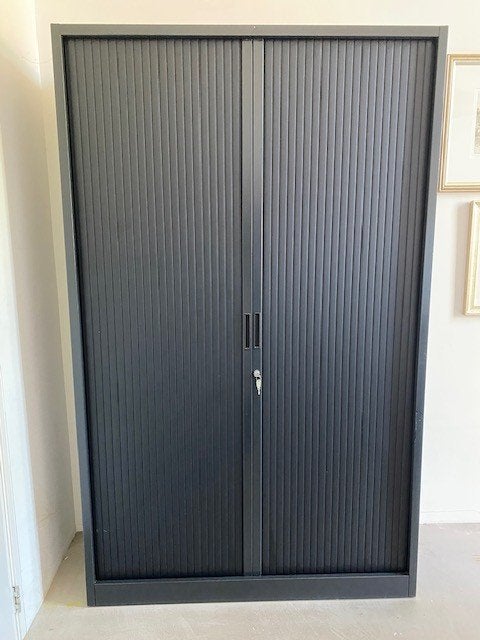 Metalen archiefkast met roldeuren en slot, Ophalen, Gebruikt, 100 tot 150 cm, Modern kantoor