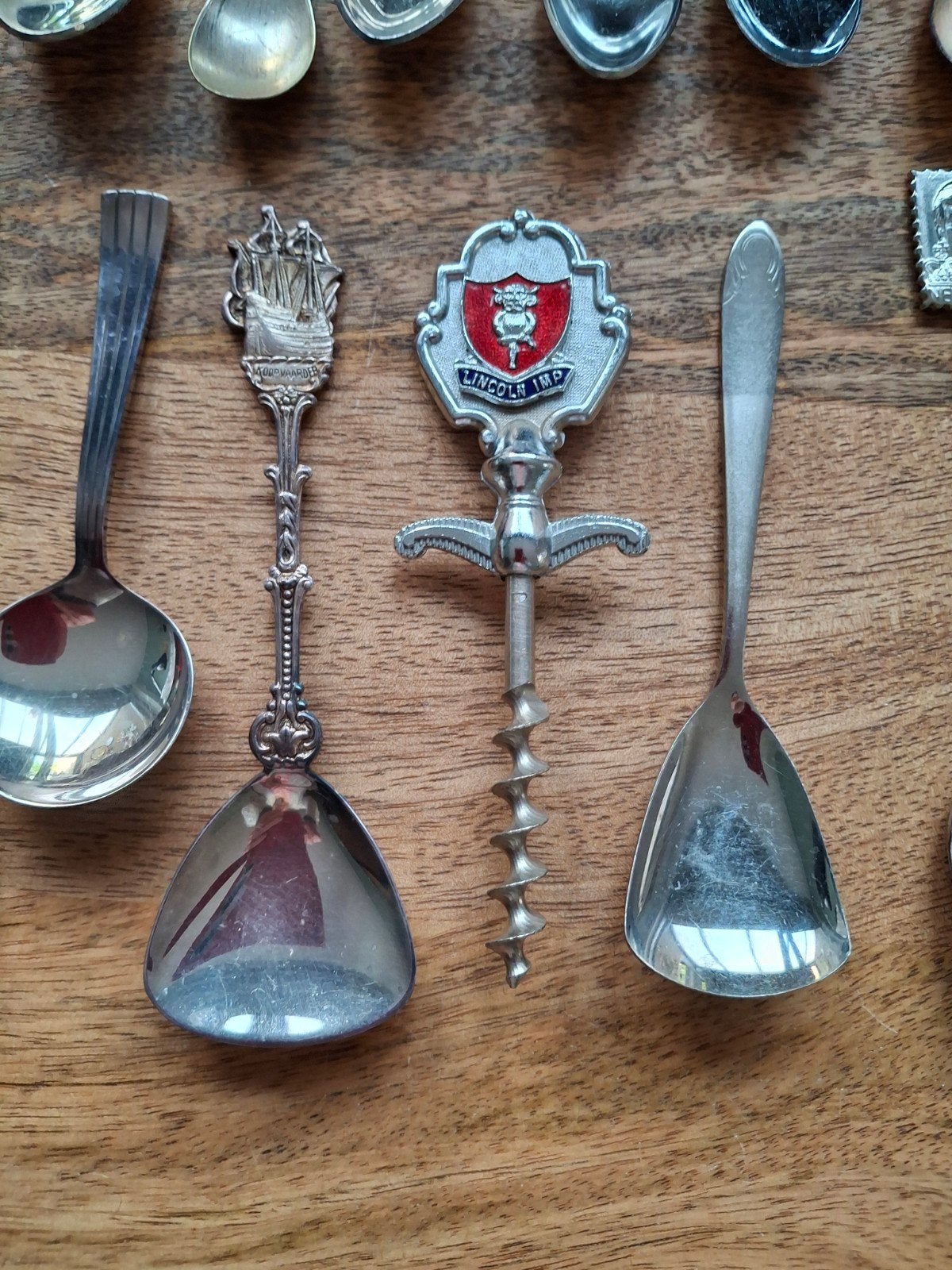 12 verzamellepeltjes en 1 kurkentrekker, Antiek en Kunst, Ophalen of Verzenden