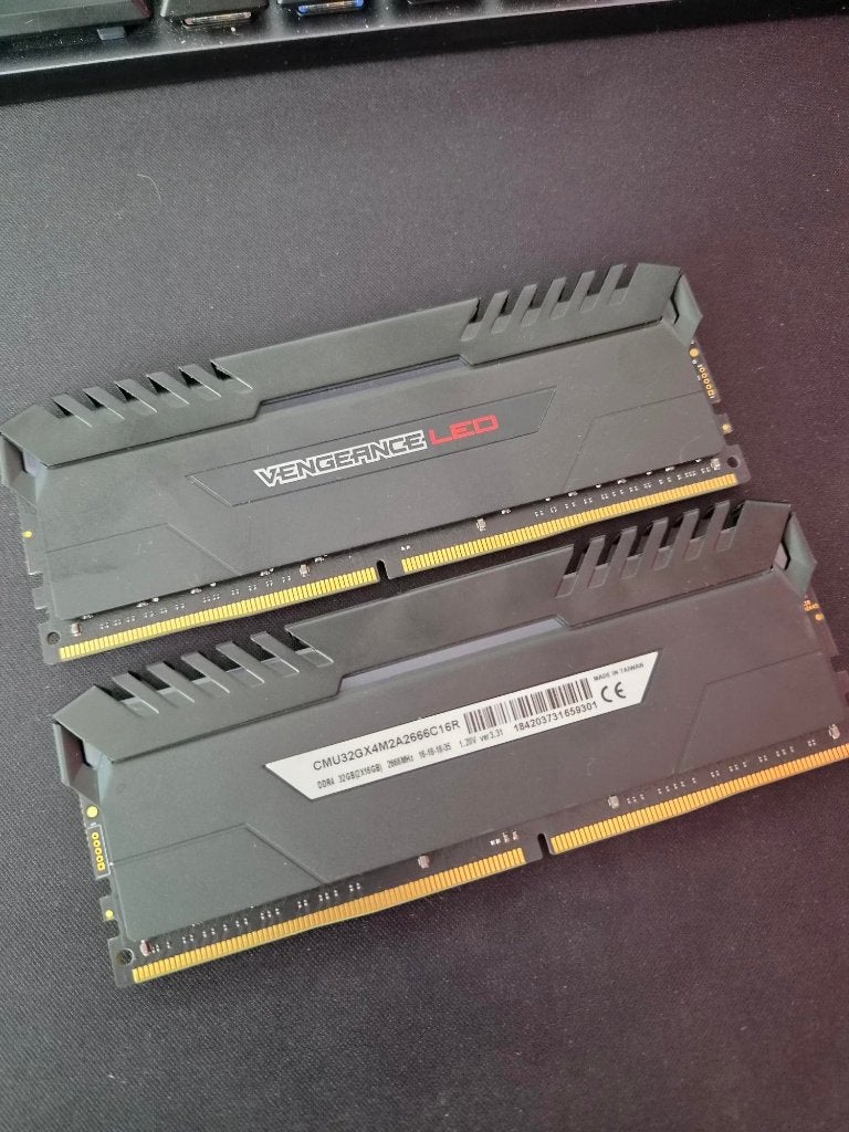 Corsair Vengeance LED 32GB (2x 16GB), Computers en Software, Ophalen, 32 GB, DDR4, Zo goed als nieuw