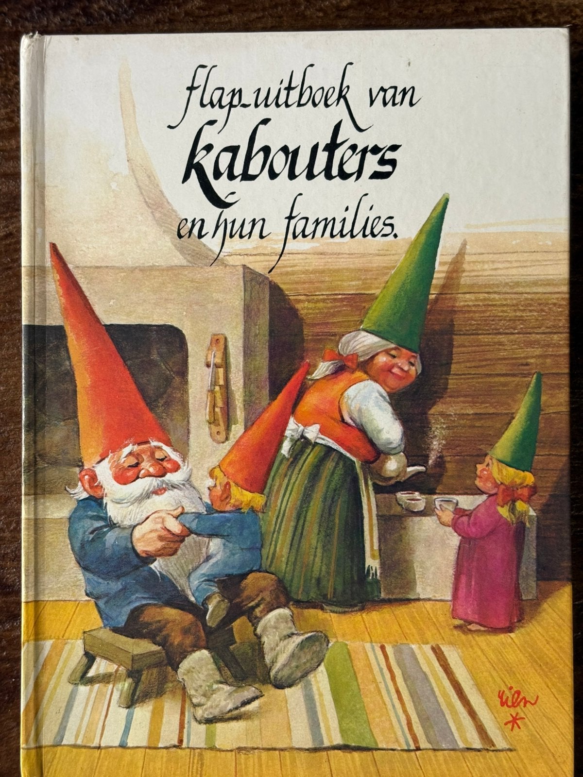 Flap-uitboek van kabouters en hun familie, Ophalen of Verzenden, Gelezen