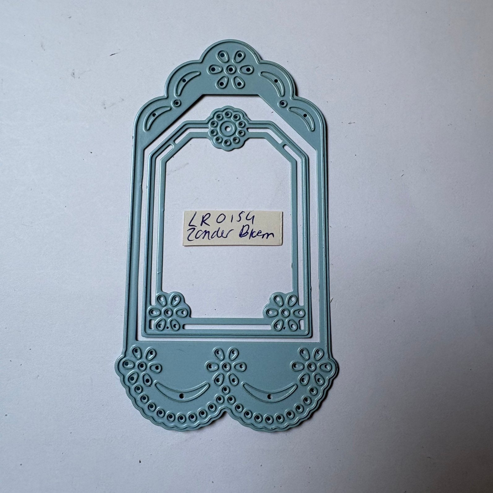 Marianne design snijmal lr0154 labels zonder bloemetje, Ophalen of Verzenden, Zo goed als nieuw, Overige thema's, Pons of Mal