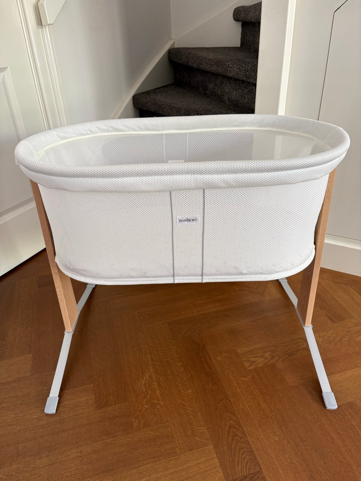BabyBjörn Wieg/Wiegje - Wit met Houten Onderstel, Kinderen en Baby's, Babywiegjes en Ledikanten, Ophalen, Gebruikt, Wieg