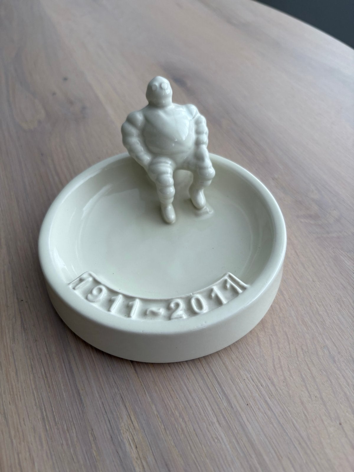 Michelin asbak 100 jaar jubileum 1911-2011, Verzenden, Zo goed als nieuw, Gebruiksvoorwerp