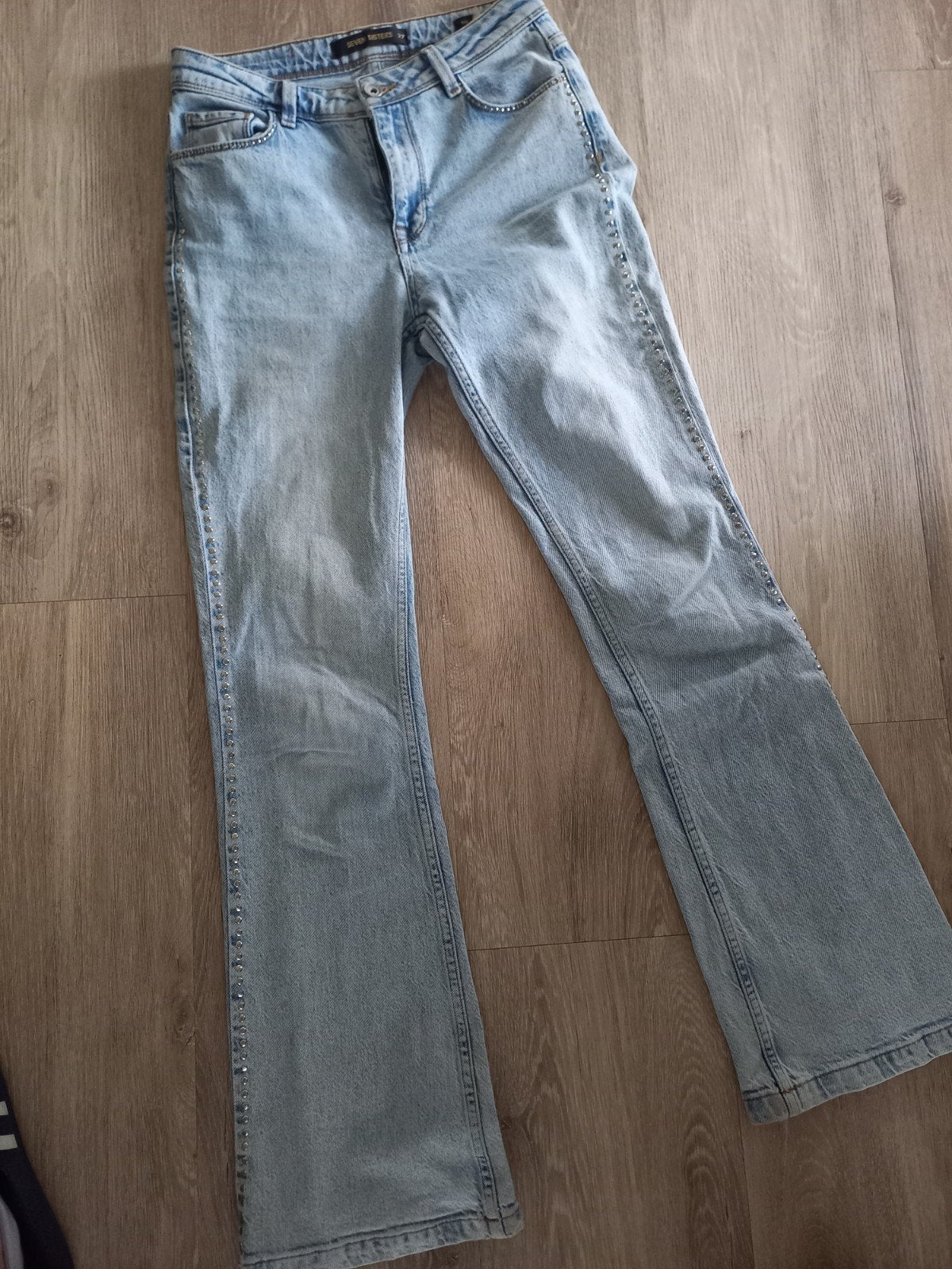 Flared jeans met studs van seven sisters maat 27, Ophalen of Verzenden, Zo goed als nieuw, W27 (confectie 34) of kleiner, Blauw