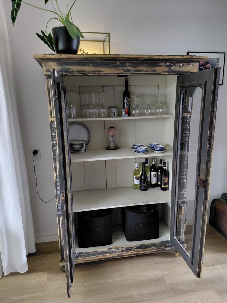 Brocante kast met glazen deuren, Ophalen