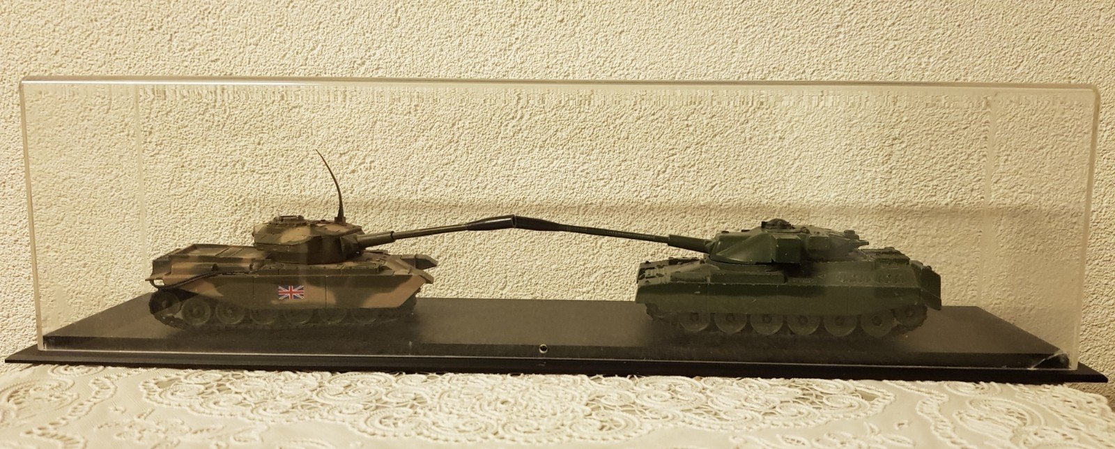 2 Gorgi toys tanks in verzamel box., Ophalen, Landmacht, Engeland