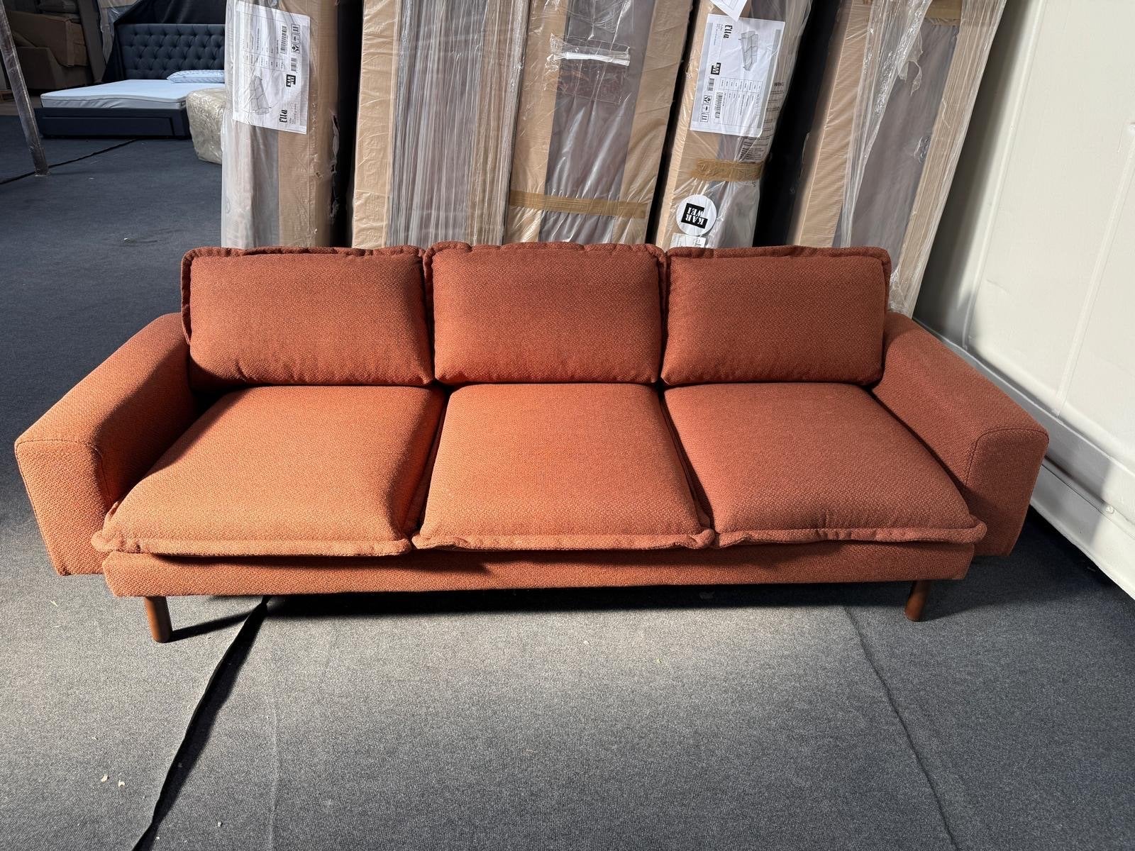 !!RETOURDEAL!! KARWEI 3-zits bank Ella terracotta stof, Driepersoons, 75 tot 100 cm, Ophalen of Verzenden, Zo goed als nieuw