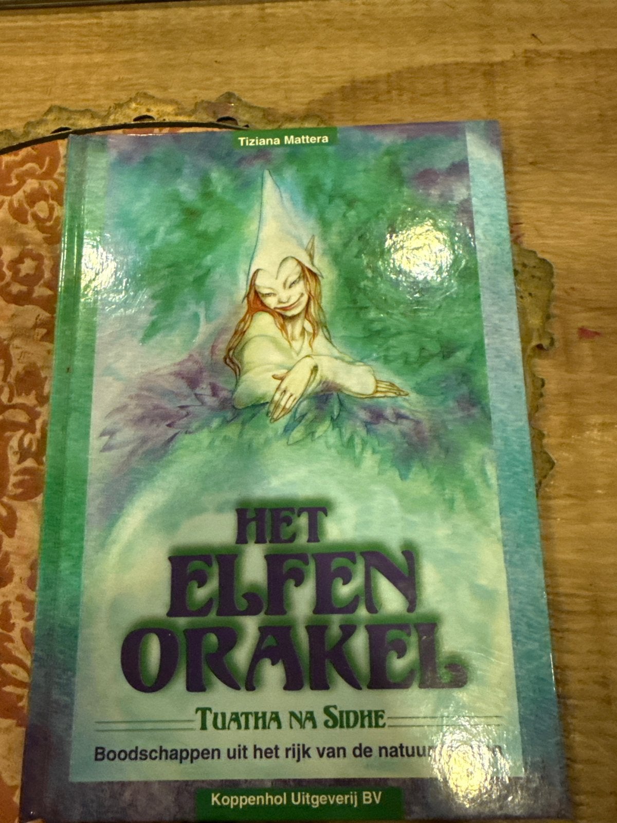 Het Elfen Orakel - Boek met kaarten van Tiziana Mattera, Ophalen of Verzenden, Zo goed als nieuw