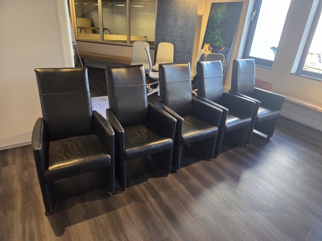 5x Zwarte Echt Leren Vergaderstoelen met Armleuningen, Ophalen, Gebruikt, Zwart, Leer