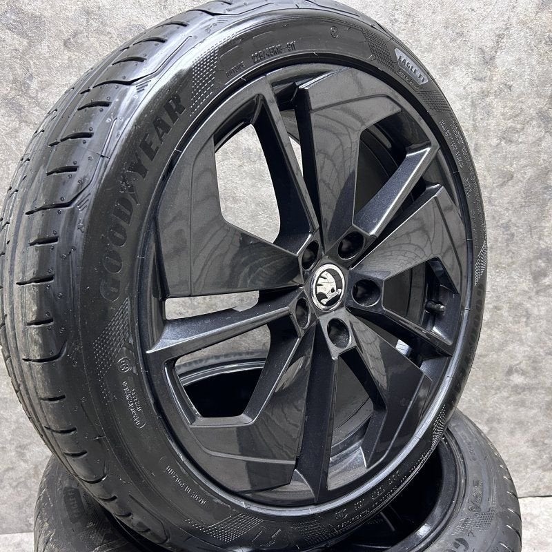 18 inch originele Comet velgen + zomerbanden Skoda Octavia, Auto-onderdelen, 18 inch, Gebruikt, -, -
