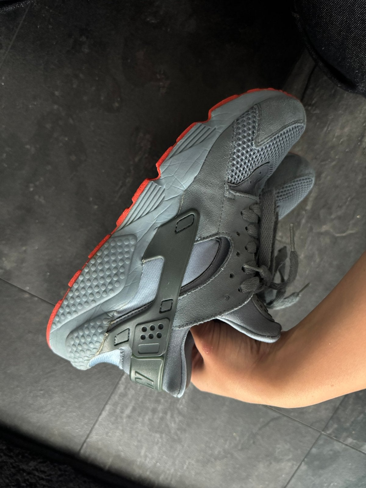 Limited edition Nike hurache, Ophalen of Verzenden, Zo goed als nieuw, Sneakers of Gympen