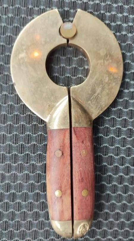 Antieke notenkraker met houten handvatten, Antiek en Kunst, Antiek | Keukenbenodigdheden, Ophalen of Verzenden