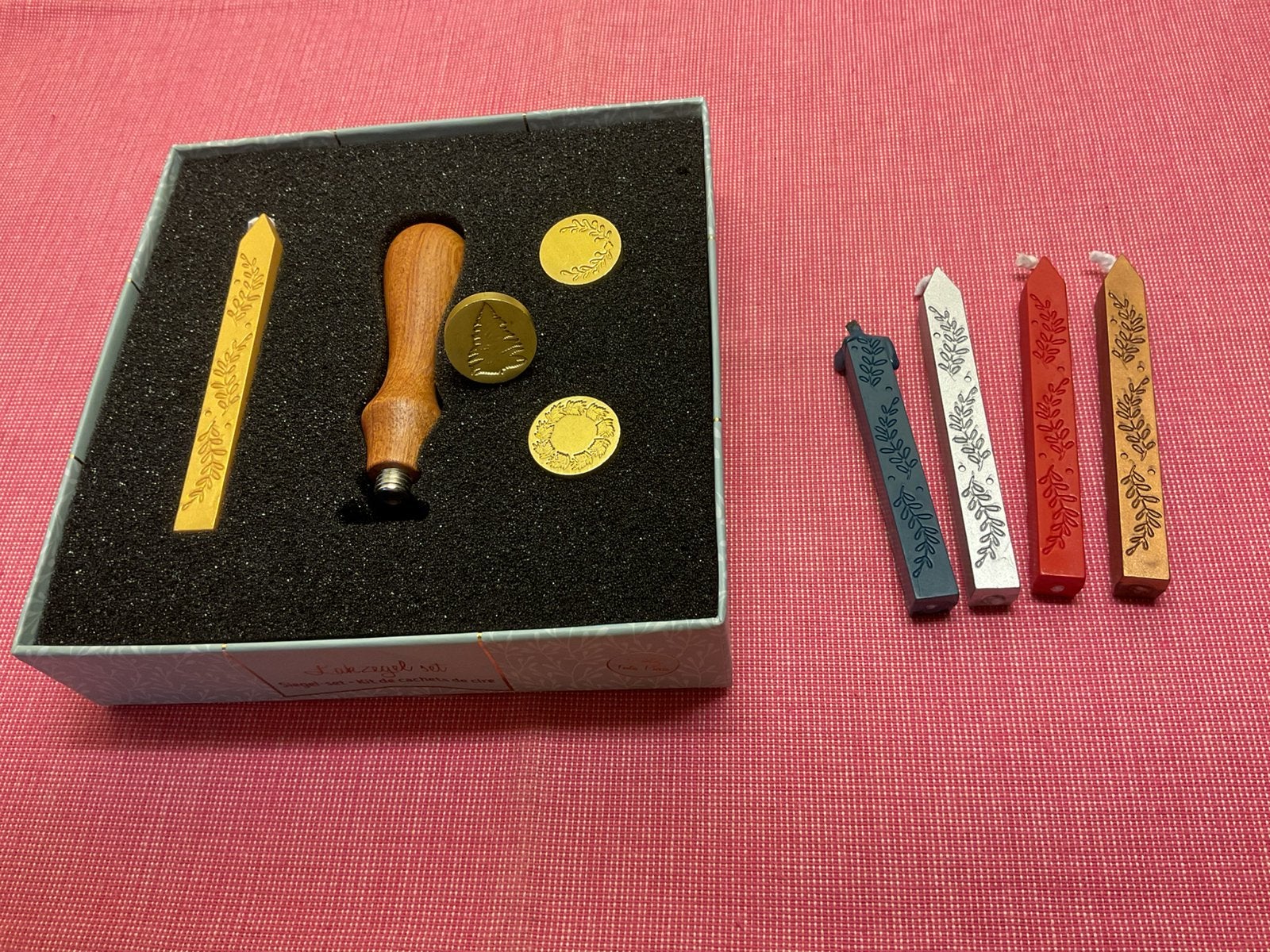 Lakzegel met extra waxstaafjes, Ophalen of Verzenden, Zo goed als nieuw